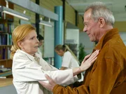 Harry Vorndran (Dirk Galuba) macht Oberschwester Ingrid (Jutta Kammann) einen Heiratsantrag - doch sie bittet sich Bedenkzeit aus.
