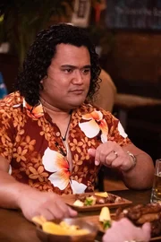 Peter Maivia (Sam Puefua)