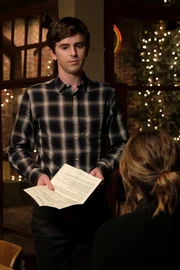 Dr. Shaun Murphy (Freddie Highmore)