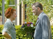 Roland Heilmann (Thomas R&uuml;hmann) macht Pia (Hendrikje Fitz) einen romantischen zweiten Heiratsantrag.