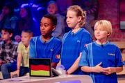 Das blaue Rateteam aus Limburg/Deutschland wartet gespannt, welche interessante Frage Elton als n&auml;chstes stellen wird.