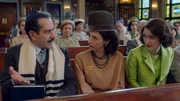 (L-R): Abe Weissman (Tony Shalhoub), Rose Weissman (Marin Hinkle), Miriam 'Midge' Maisel (Rachel Brosnahan)