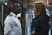U-Boot-Kommandant Newsome (Paterson Joseph) steht den Behauptungen der Kommissarin Amy Sylva (Suranne Jones) skeptisch gegen&uuml;ber und droht, ihre Ermittlungen einzustellen.