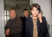 Der T&auml;ter nimmt Kontakt zu Kerstin Grimm (Gerit Kling) auf. Die Kommissare Kehler (Wolfgang Bathke, li) und Bonhoff (Wolfgang Krewe) hoffen, dass die Fangschaltung sie auf eine Spur bringt.