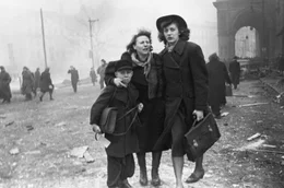 Bomben &uuml;ber Deutschland: Etwa 600.000 deutsche Zivilisten kamen im Zweiten Weltkrieg durch alliierte Luftangriffe ums Leben. 80 Jahre nach Kriegsende blickt "Terra X History" zur&uuml;ck.