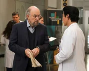 l-r: Dr. Alex Park (Will Yun Lee), Dr. Aaron Glassman (Richard Schiff)