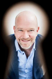 Moderator Peter Giesel.