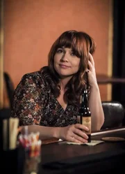 Nell Jones (Ren&eacute;e Felice Smith)