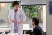 Bespricht sich mit seinem Mentor: Pierpaolo Spollon als Dr. Riccardo Bonvegna, Luca Argentero als Dr. Andrea Fanti