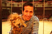 Willi trifft sich heute im Circus Krone mit dem j&uuml;ngsten Raubtierdompteur der Welt.