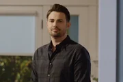 Michael (Jonathan Bennett)