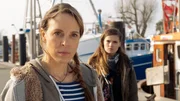 Zwischen Heddi (Anneke Kim Sarnau, li.) und ihrer Tochter Eva (Zoe Moore, re.) steht seit langem etwas aus.