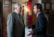 Commissario Brunetti (Uwe Kockisch, re.) hat wieder &Auml;rger mit Vice-Questore Patta (Michael Degen).
