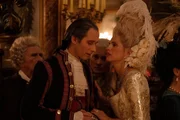 Ma&iuml;wenn als Jeanne du Barry (r.)