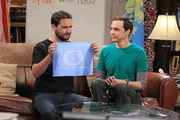 F&uuml;r seine neueste Ausgabe von "Spa&szlig; mit Flaggen" bekommt Sheldon (Jim Parsons, r.) Unterst&uuml;tzung von Will Wheaton (Will Wheaton, l.). Doch dabei kommt es zum Streit zwischen Sheldon und Amy ...