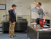 Während Howard und Raj 1000 US-Dollar für Actionfiguren von sich selbst ausgeben, stürzt Sheldon (Jim Parsons, r.) in eine Krise, weil er mit Barry Kripke (John Ross Bowie, l.) zusammenarbeiten muss ... Während Howard und Raj 1000 US-Dollar für Actionfiguren von sich selbst ausgeben, stürzt Sheldon (Jim Parsons, r.) in eine Krise, weil er mit Barry Kripke (John Ross Bowie, l.) zusammenarbeiten muss ...