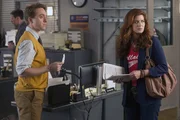 Laura (Debra Messing, r.) kann es nicht fassen, dass ihre Kollegen und vor allem Max (Max Jenkins, l.) von Jake als Chef begeistert sind ...
