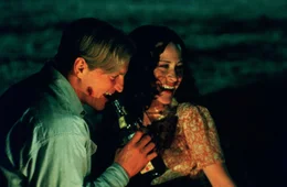 Big Boy Matson (Woody Harrelson, l.); Mona Birk (Patricia Arquette, r.)