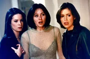 Piper (Holly Marie Combs), Prue (Shannen Doherty), Phoebe (Alyssa Milano)