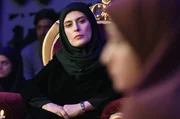 Mona (Behnaz Jafari, l.) ist fest davon &uuml;berzeugt, dass Maryam (Sadaf Asgari, r.) aus niederen Beweggr&uuml;nden get&ouml;tet hat.