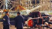 Gil Grissom (William Petersen, l.) und Capt. Jim Brass (Paul Guilfoyle) erwartet ein grauenvoller Anblick - bei einem Achterbahnungl&uuml;ck sind sechs Menschen ums Leben gekommen. Handelt es sich dabei um Sabotage?