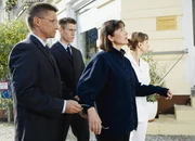 Wege zum Gl&uuml;ck Kapitel 516 Staffel 1, Episode 516 Unterwegs vom Gef&auml;ngnis zum Arzt: Isa Jank als Annabelle (M.).