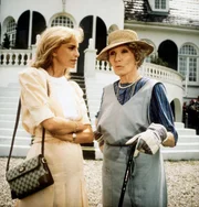 Das Erbe der Guldenburgs "Das offene Messer". Im Bild: Martin, dem Sohn der Journalistin Carina de Angelis (Sidney Rome) ist nur mit einer kostspieligen Operation zu helfen. Um die Reise nach Amerika finanzieren zu k&ouml;nnen, bittet sie Herta Gr&auml;fin von Guldenburg (Brigitte Horney) um ihre Hilfe.