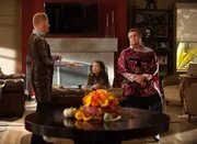 L-R: Mitchell Pritchett (Jesse Tyler Ferguson), Lily Tucker-Pritchett (Aubrey Anderson-Emmons) und Cameron Tucker (Eric Stonestreet)
