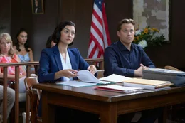 Maggie Turner (Katie Findlay) und Josh Turner (Wyatt Nash) haben sich auseinandergelebt.  +++ Die Verwendung des sendungsbezogenen Materials ist nur mit dem Hinweis und Verlinkung auf RTL+ gestattet. +++