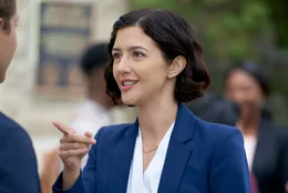 Maggie Turner (Katie Findlay) ist Anw&auml;ltin.  +++ Die Verwendung des sendungsbezogenen Materials ist nur mit dem Hinweis und Verlinkung auf RTL+ gestattet. +++