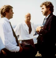 Das Erbe der Guldenburgs "Das rote Kleid". Im Bild: Thomas von Guldenburg (Wolf Roth, re.) wurde von seinem Schwager Achim Lauritzen (Wilfried Baasner, mi) und Jan Balbeck (Sigmar Solbach, li.) hinters Licht gef&uuml;hrt. Als der Graf die Beiden zur Rede stellt, kommt es zu einer handgreiflichen Auseinandersetzung.