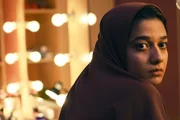 Maryam (Sadaf Asgari) ist zum Tode verurteilt, weil sie beschuldigt wird, ihren Ehemann ermordet zu haben.