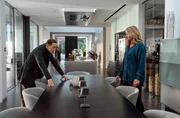 Jan Leinemakers (Timo Jacobs, l.) schreckt vor nichts zurück: Er verpasst Charlotta Dellbrück (Julie Engelbrecht, r.) eine blutige Nase und droht ihr dann mit der Polizei. Jan Leinemakers (Timo Jacobs, l.) schreckt vor nichts zurück: Er verpasst Charlotta Dellbrück (Julie Engelbrecht, r.) eine blutige Nase und droht ihr dann mit der Polizei.