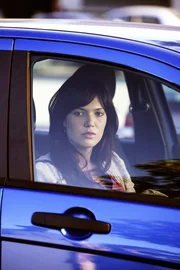 Mary (Mady Moore), die den Amoklauf als Patientin miterlebt hat und zusammen mit Bailey bei Charles Percys Tod dabei war, kehrt ins Seattle Grace Mercy West zur&uuml;ck, um sich nun der Operation zu unterziehen, wegen der sie sich damals &uuml;berhaupt im Krankenhaus befunden hatte ...