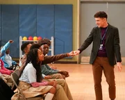 Jacob Hill (Chris Perfetti, r.)