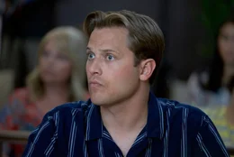 Josh Turner (Wyatt Nash) ist Lehrer.  +++ Die Verwendung des sendungsbezogenen Materials ist nur mit dem Hinweis und Verlinkung auf RTL+ gestattet. +++
