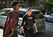 Special Agent Tiffany Wallace (Katherine Renee Turner, l.); Special Agent Maggie Bell (Missy Peregrym, r.) Special Agent Tiffany Wallace (Katherine Renee Turner, l.); Special Agent Maggie Bell (Missy Peregrym, r.)