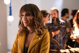 Nicole (Natalie Morales)