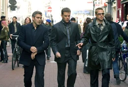 Danny Ocean (George Clooney, li.), Linus Caldwell (Matt Damon) und Rusty Ryan (Brad Pitt) haben Gro&szlig;es vor...