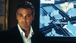 Kaum 24 Stunden aus dem Gef&auml;ngnis entlassen, plant der charismatische Gangster Danny Ocean (George Clooney) schon seinen n&auml;chsten Coup. Diesmal hat er es auf drei Casinos in Las Vegas abgesehen, in deren gemeinsamem Tresor sich rund 150 Millionen Dollar befinden.