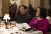 Oscar Diaz (Danny Trejo, l.); Julia Diaz (Olga Merediz, r.)
