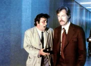 Lt. Columbo (Peter Falk, li.) verfolgt Paul Hanlon (Robert Culp) Generalmanager von Wagners Sport Imperium.