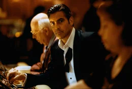 Im Casinohotel 'Bellagio' will Danny Ocean (George Clooney) den Tresor ausrauben. Kann er mit seinen Komplizen die Sicherheitssysteme asutricksen?
