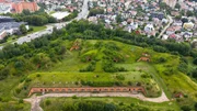 Mitten in Kaunas liegt das VII. Fort. Einst eine wichtige Verteidigungsanlage, wurde es während des Zweiten Weltkriegs zum Ort des Schreckens. Mitten in Kaunas liegt das VII. Fort. Einst eine wichtige Verteidigungsanlage, wurde es während des Zweiten Weltkriegs zum Ort des Schreckens.