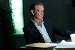 Pierce Brosnan als Mike Regan