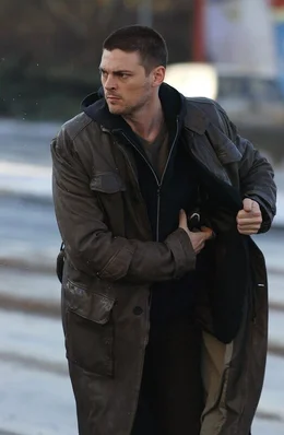 Kirill (Karl Urban) lauert Bourne in einem kleinen indischen D&ouml;rfchen auf und weckt damit einen schlafenden Giganten ...