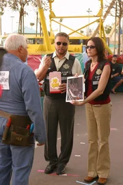Gil Grissom (William Petersen, M.) und Sara (Jorja Fox) ermitteln nach einem Achterbahnungl&uuml;ck in einem Vergn&uuml;gungspark. Warum mussten sechs Menschen sterben? Handelt es sich um ein tragisches Ungl&uuml;ck oder m&ouml;rderische Sabotage?