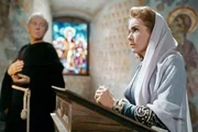 Prinzessin Morgana (Janet Leigh) hofft auf g&ouml;ttlichen Beistand, auch durch Vater Godwin (Alexander Knox).
