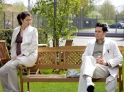 Philipp Brentano (Thomas Koch) kommt als m&ouml;glicher Vater von Finn Becker in Frage. Bei Dr. Elena Eichhorn (Cheryl Shepard) kann er sich aussprechen.