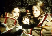 (v.l.n.r.) Laura (Melissa Gilbert), Carrie (Lindsay Sidney Greenbush) und Mary (Melissa Sue Anderson) k&ouml;nnen nicht einschlafen ...